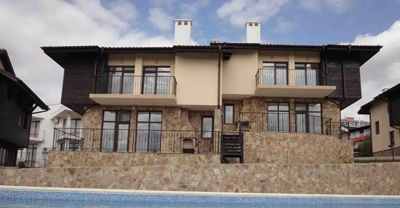 Таунхаус 180м² в Болгарии, Кошарица. Стоимостью 110000€ аренда фото-1