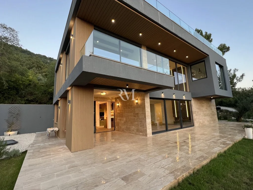 Вилла 317м² в Черногории, Тиват. Стоимостью 1750000€ аренда фото-2