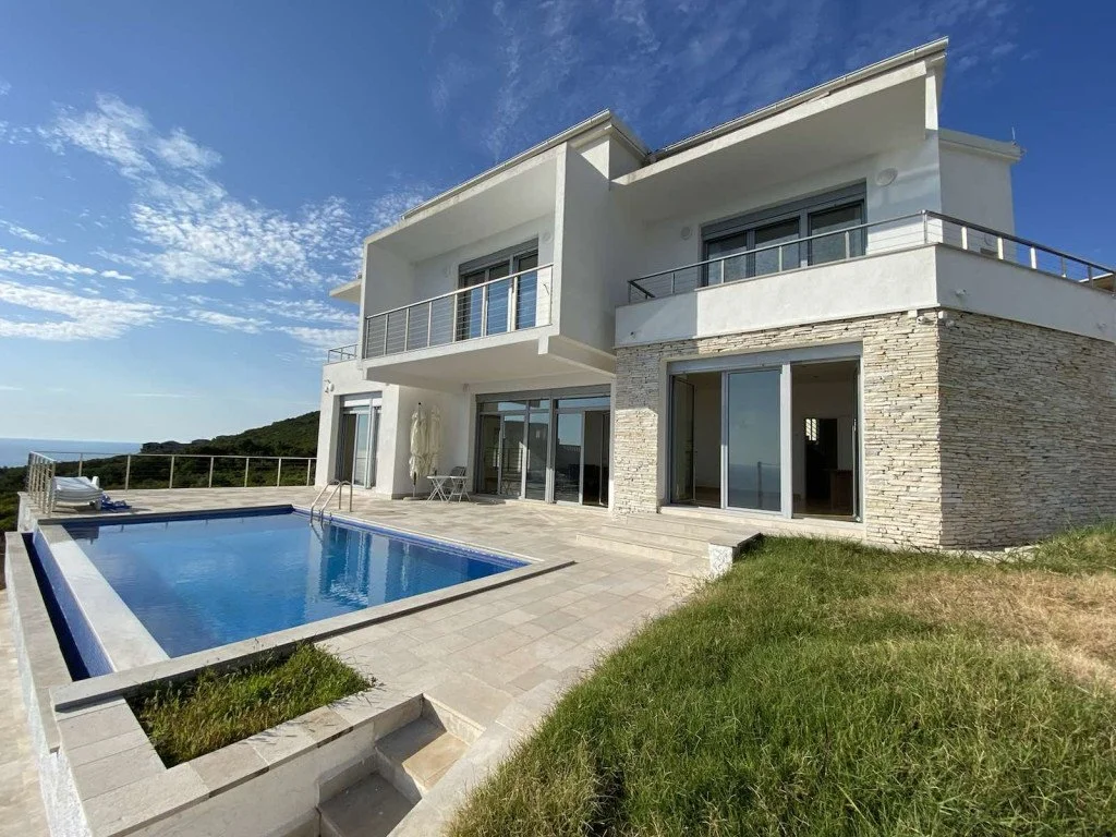 Вилла 450м² в Черногории, Будва. Стоимостью 3800€ аренда фото-1