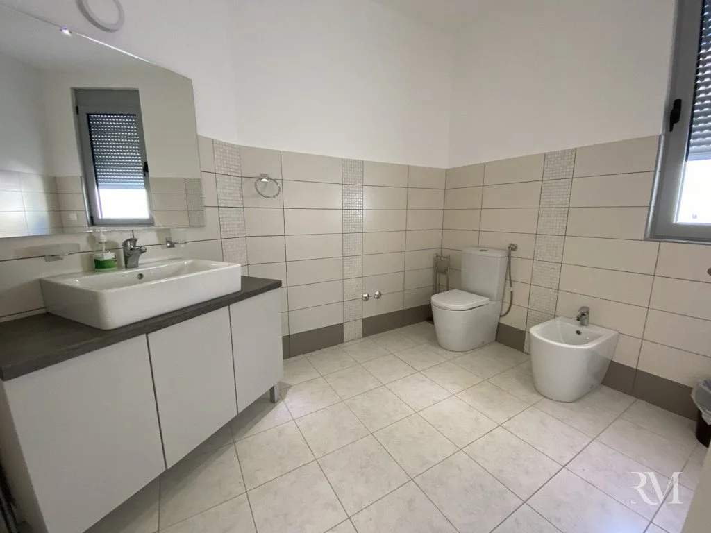 Вилла 450м² в Черногории, Будва. Стоимостью 3800€ аренда фото-8