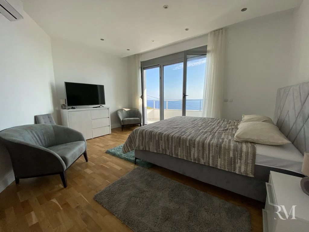 Вилла 450м² в Черногории, Будва. Стоимостью 3800€ аренда фото-9