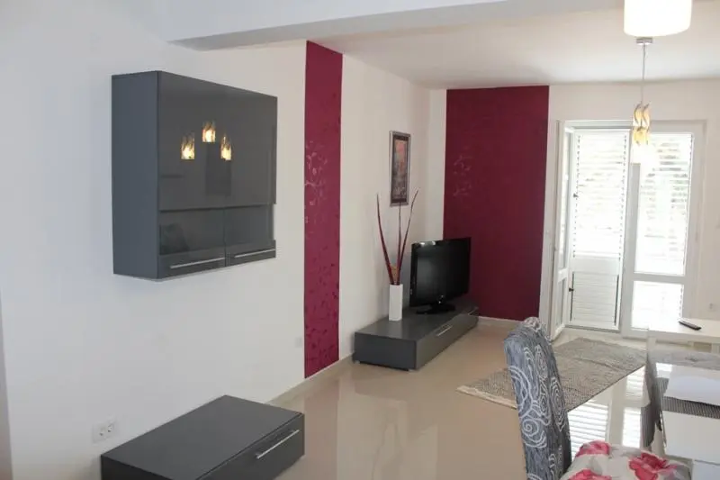 Квартира 70м² в Черногории, Тиват. Стоимостью 1500€ аренда фото-2