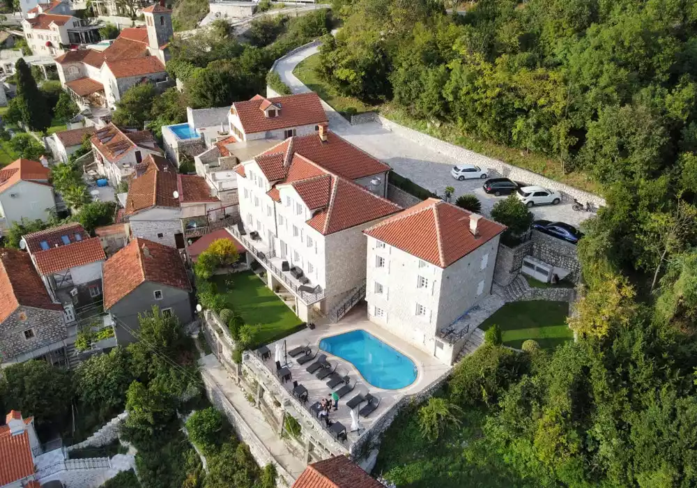 Отель, гостиница 969м² в Черногории, Котор. Стоимостью 3900000€ аренда фото-2