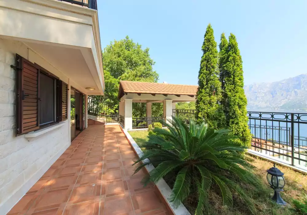 Вилла 200м² в Черногории, Прчань. Стоимостью 450000€ аренда фото-20