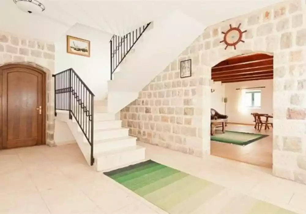 Вилла 350м² в Черногории, Будва. Стоимостью 700000€ аренда фото-9