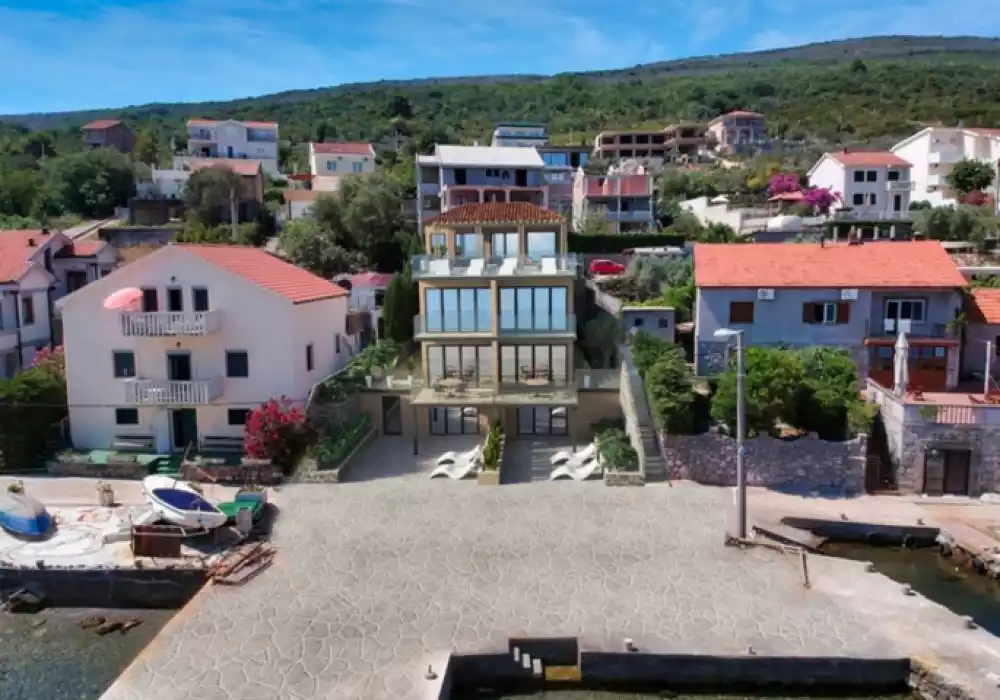 Отель, гостиница 350м² в Черногории, Тиват. Стоимостью 945000€ аренда фото-3