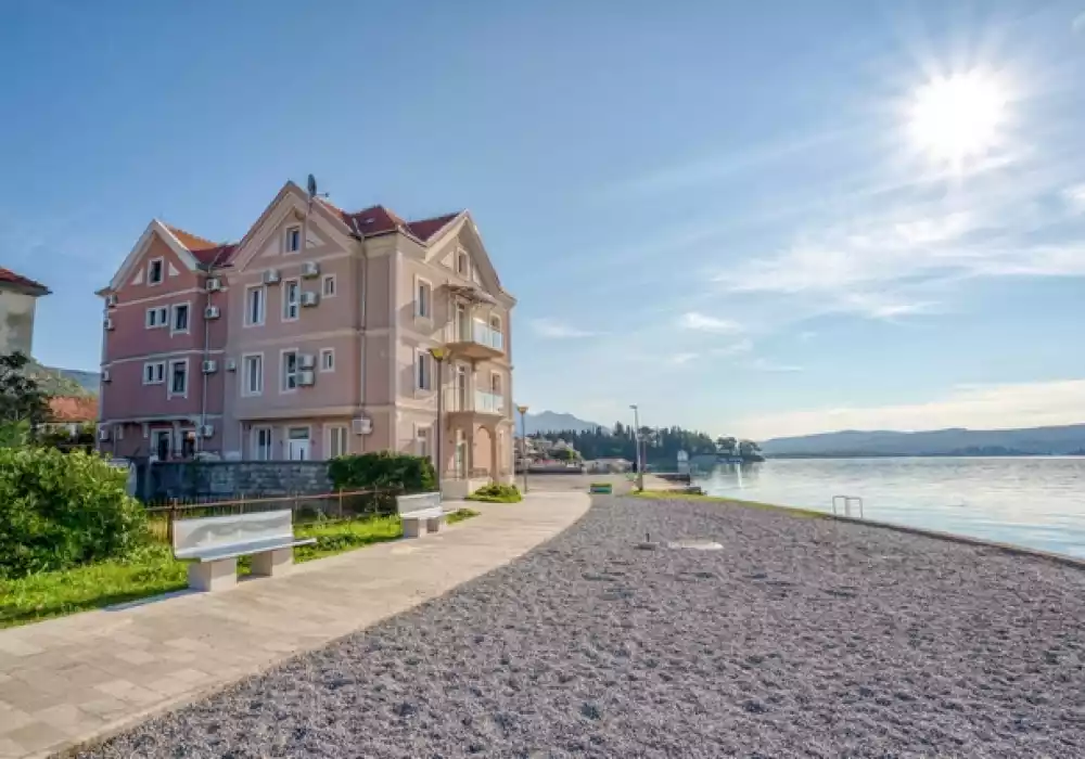 Отель, гостиница 400м² в Черногории, Тиват. Стоимостью 1300000€ аренда фото-15