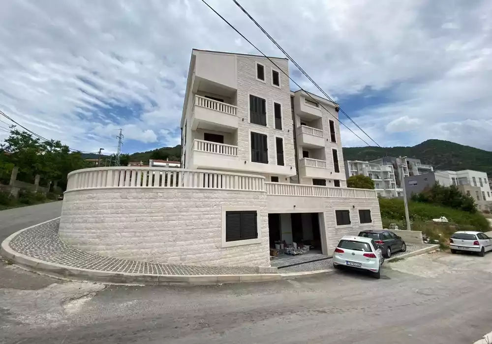 Отель, гостиница 1110м² в Черногории, Тиват. Стоимостью 1700000€ аренда фото-11