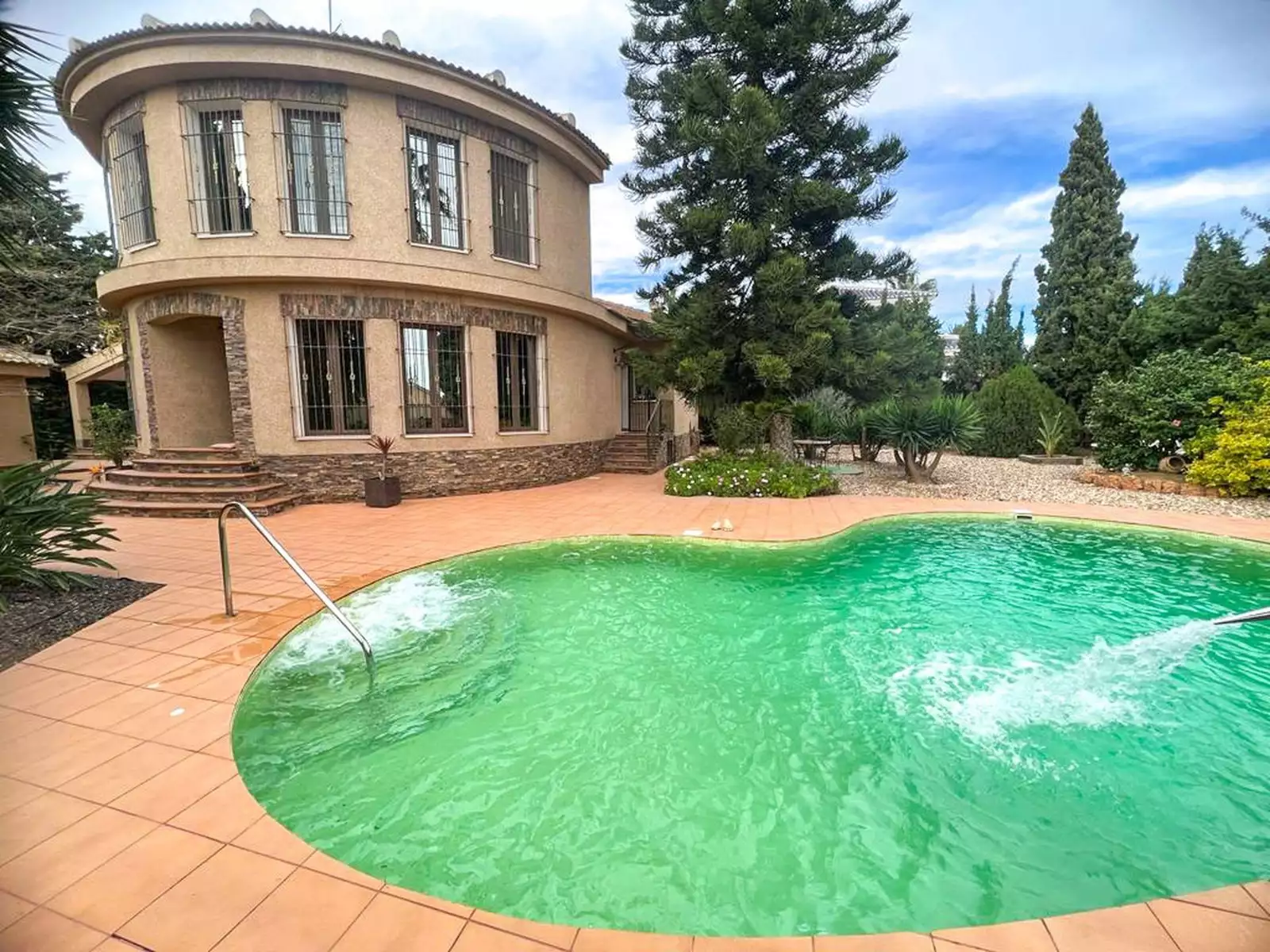 Вилла 434м² в Испании, Сьюдад-Кесада. Стоимостью 950000€ аренда фото-1