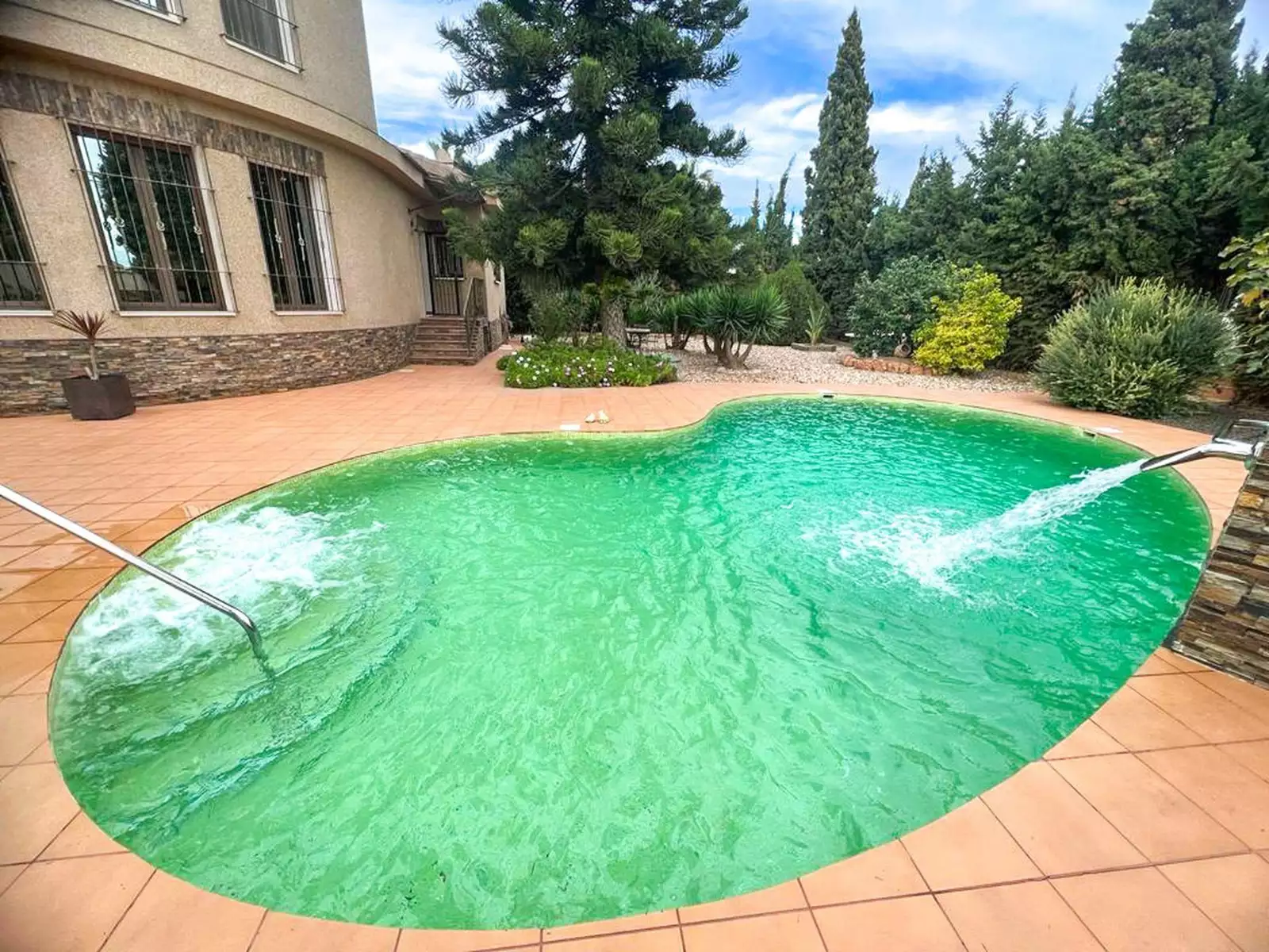 Вилла 434м² в Испании, Сьюдад-Кесада. Стоимостью 950000€ аренда фото-2