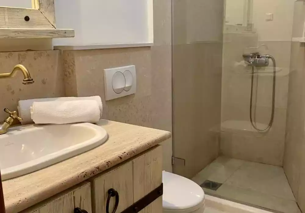 Отель, гостиница 1300м² в Черногории, Режевичи. Стоимостью 3800000€ аренда фото-9