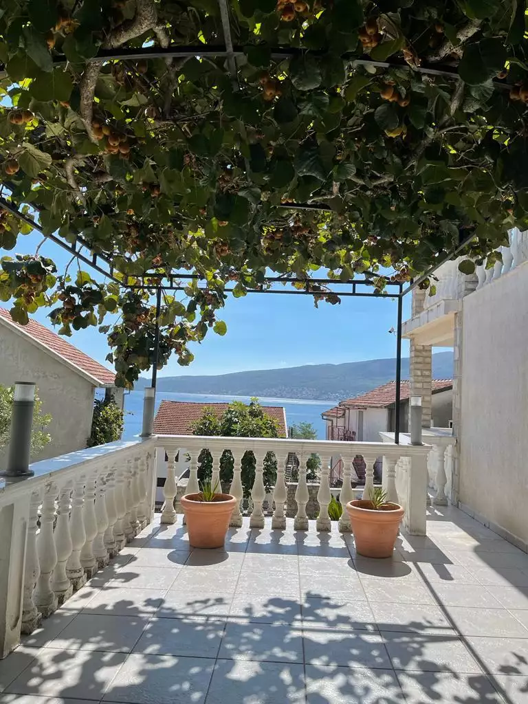Вилла 350м² в Черногории, Биела. Стоимостью 535000€ аренда фото-1