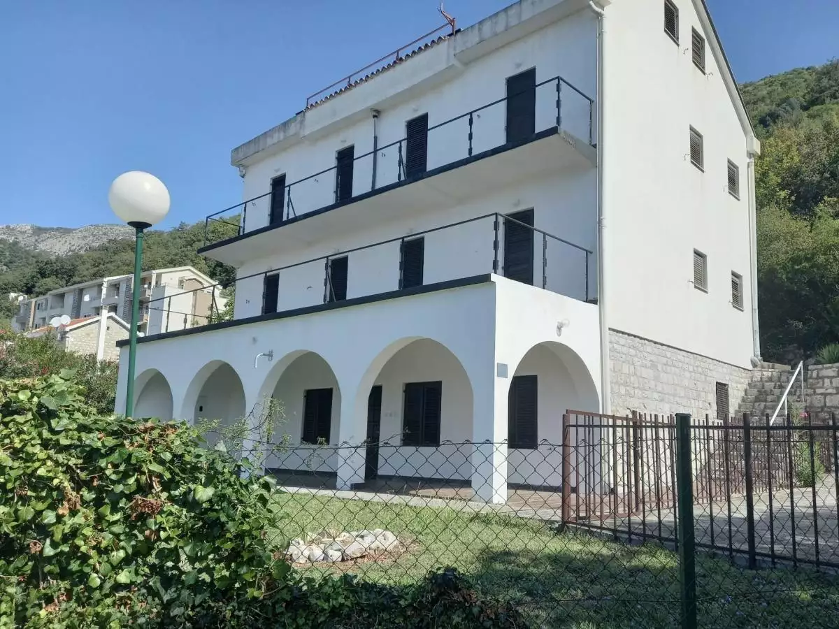 Отель, гостиница 480м² в Черногории, Петровац. Стоимостью 682500€ аренда фото-1
