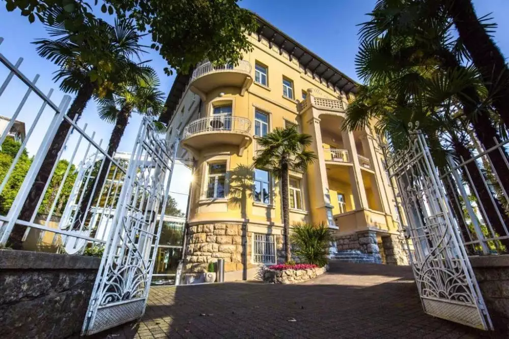 Отель, гостиница 1300м² в Хорватии, Ловран. Стоимостью 4000000€ аренда фото-2