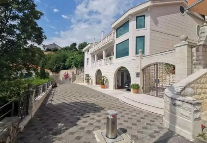Вилла 450м² в Хорватии, Цриквеница. Стоимостью 2800000€ аренда фото-1