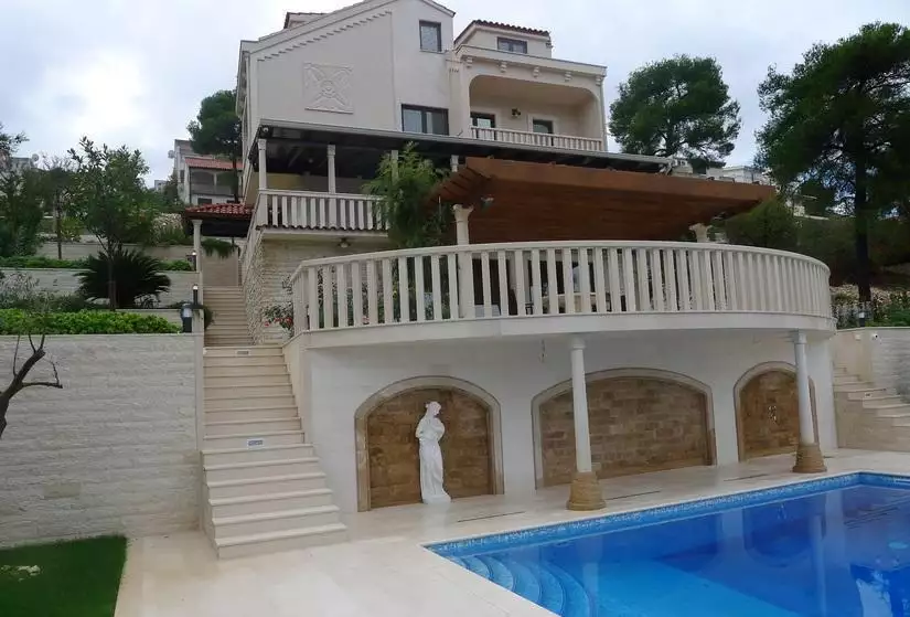 Вилла 400м² в Хорватии, Чиово. Стоимостью 2400000€ аренда фото-9