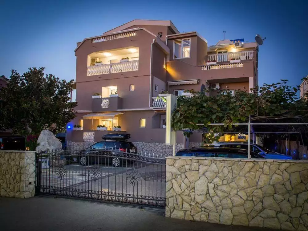 Отель, гостиница 1200м² в Хорватии, Борик. Стоимостью 3000000€ аренда фото-1