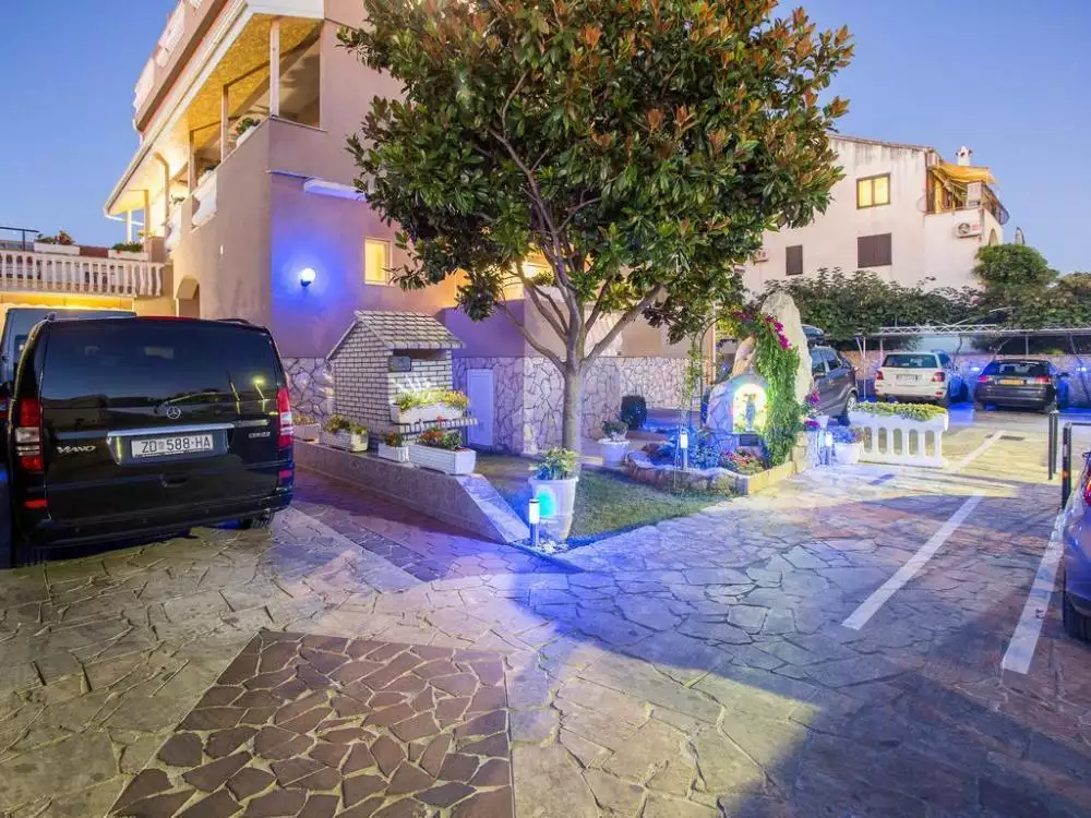 Отель, гостиница 1200м² в Хорватии, Борик. Стоимостью 3000000€ аренда фото-2