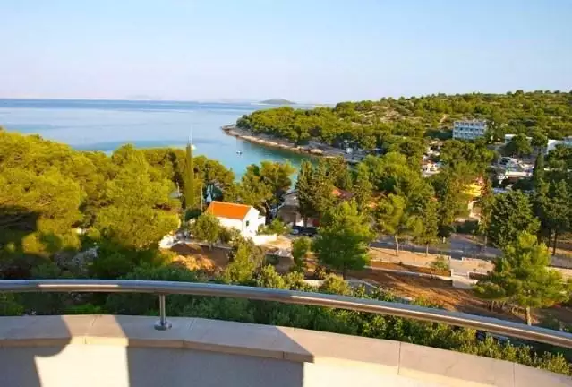 Отель, гостиница 700м² в Хорватии, Муртер. Стоимостью 1300000€ аренда фото-1