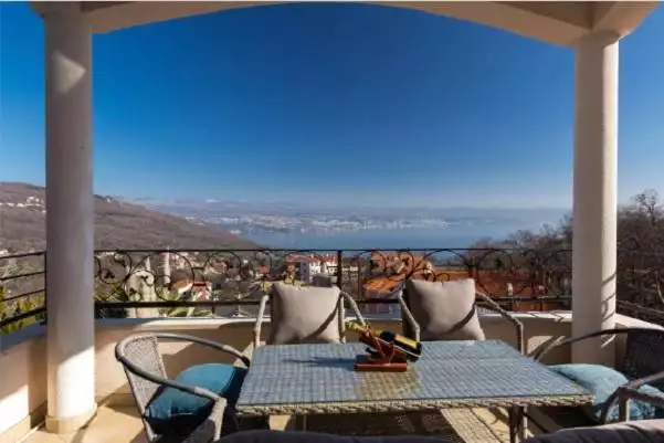 Вилла 267м² в Хорватии, Ловран. Стоимостью 800000€ аренда фото-1
