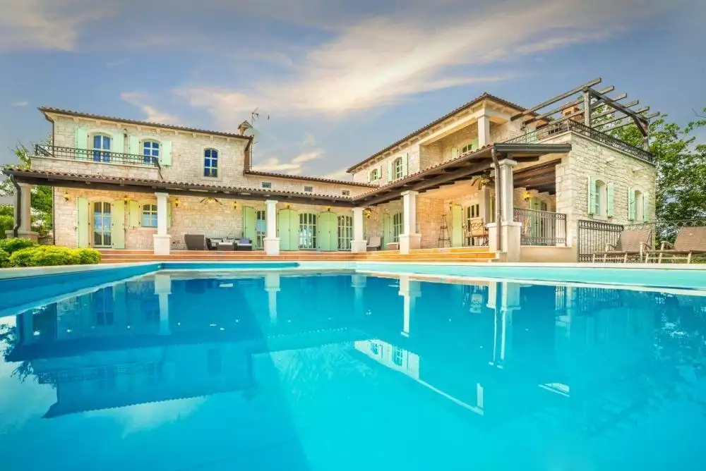 Вилла 550м² в Хорватии, Вишнян. Стоимостью 1600000€ аренда фото-1