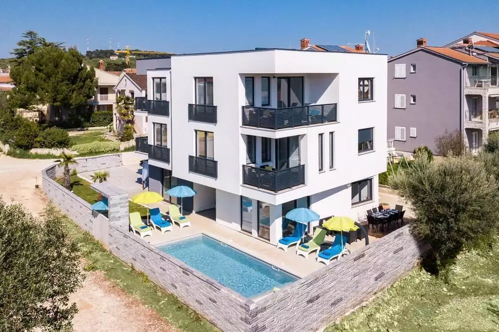 Отель, гостиница 440м² в Хорватии, Медулин. Стоимостью 2000000€ аренда фото-15