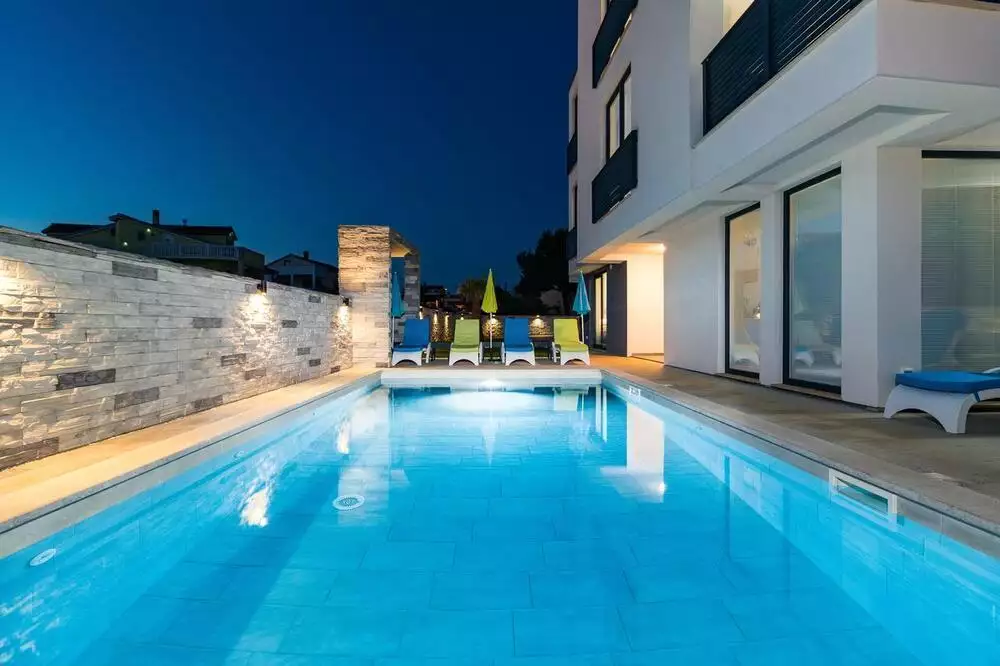 Отель, гостиница 440м² в Хорватии, Медулин. Стоимостью 2000000€ аренда фото-16