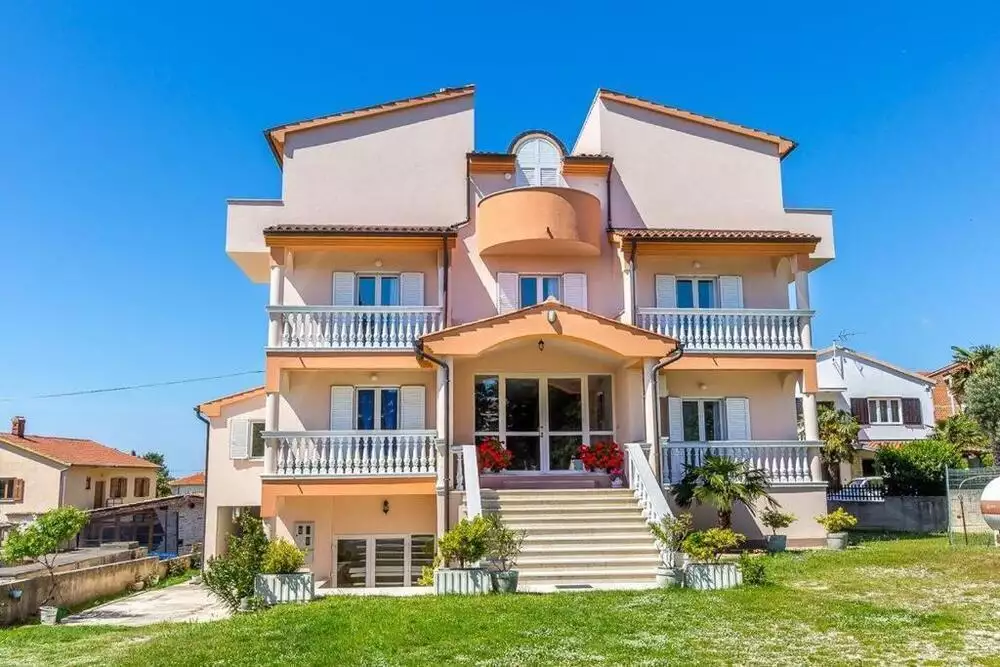 Отель, гостиница 1000м² в Хорватии, Пула. Стоимостью 2178000€ аренда фото-1