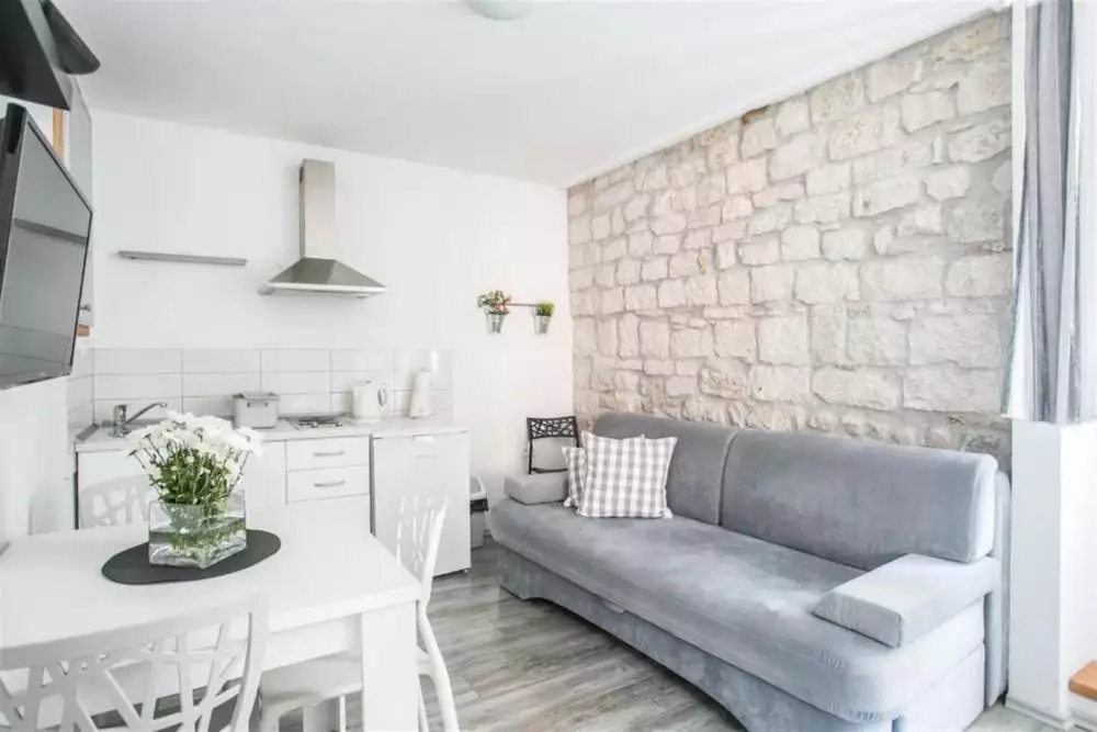 Отель, гостиница 180м² в Хорватии, Трогир. Стоимостью 550000€ аренда фото-9