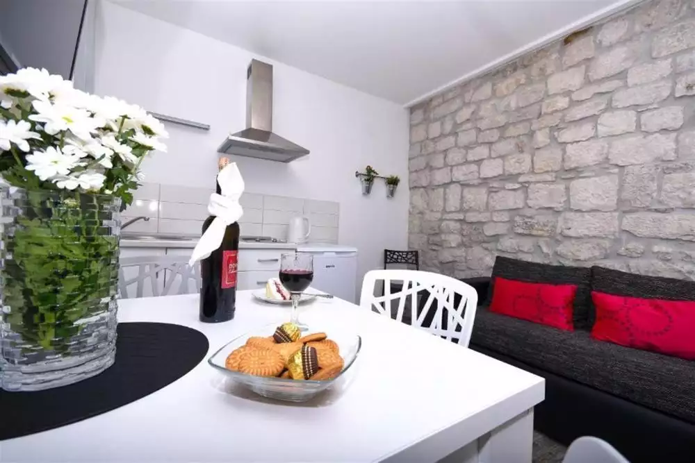 Отель, гостиница 180м² в Хорватии, Трогир. Стоимостью 550000€ аренда фото-13