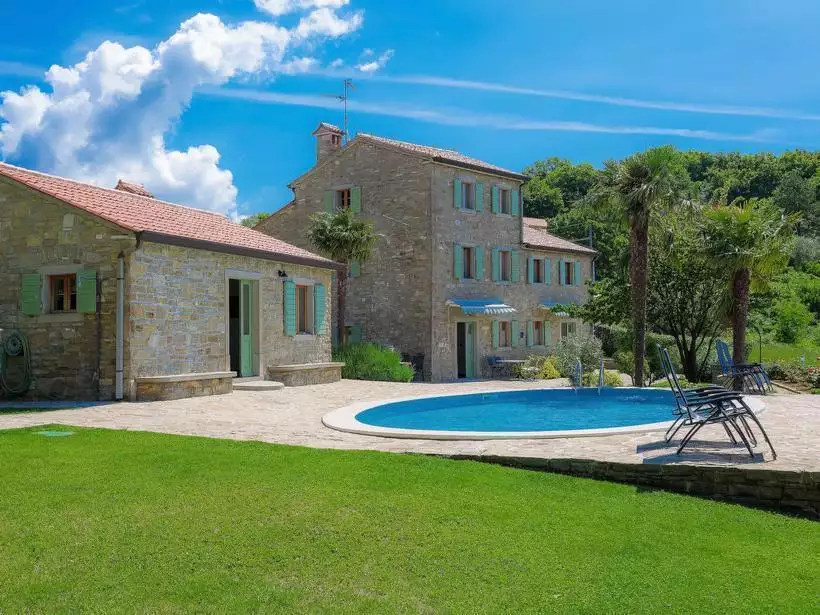 Отель, гостиница 240м² в Хорватии, Буе. Стоимостью 1200000€ аренда фото-7