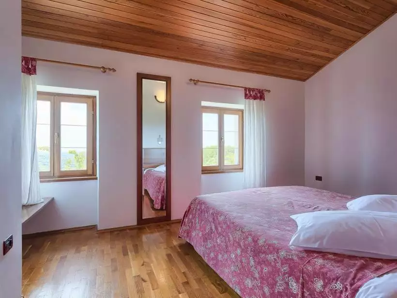 Отель, гостиница 240м² в Хорватии, Буе. Стоимостью 1200000€ аренда фото-11