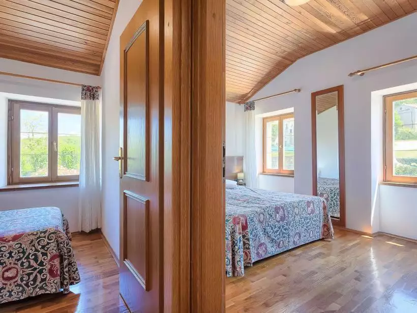 Отель, гостиница 240м² в Хорватии, Буе. Стоимостью 1200000€ аренда фото-13