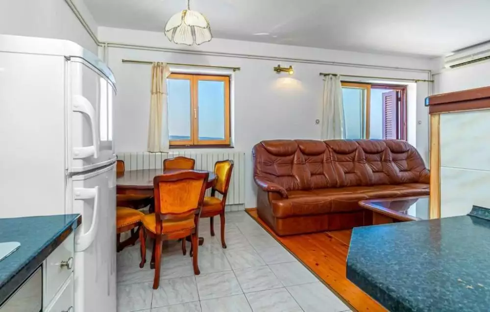 Отель, гостиница 610м² в Хорватии, Цриквеница. Стоимостью 1038000€ аренда фото-10