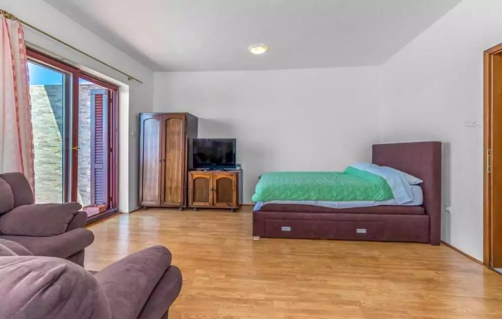 Отель, гостиница 610м² в Хорватии, Цриквеница. Стоимостью 1038000€ аренда фото-11