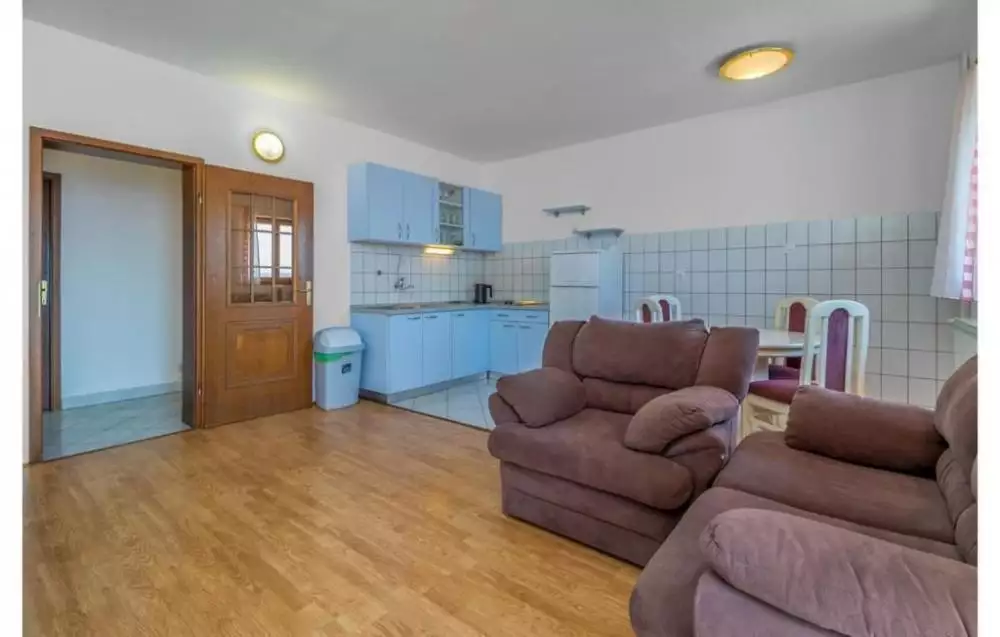 Отель, гостиница 610м² в Хорватии, Цриквеница. Стоимостью 1038000€ аренда фото-12