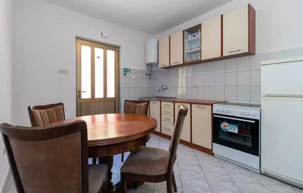 Отель, гостиница 610м² в Хорватии, Цриквеница. Стоимостью 1038000€ аренда фото-14