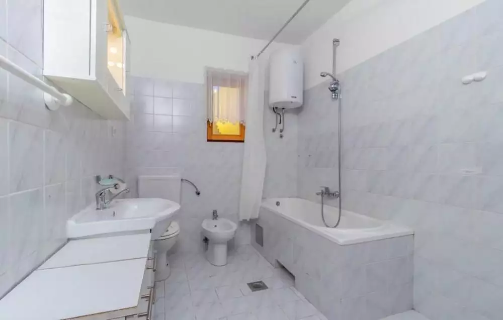 Отель, гостиница 610м² в Хорватии, Цриквеница. Стоимостью 1038000€ аренда фото-22