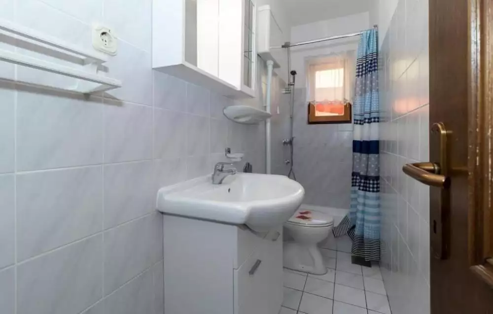 Отель, гостиница 610м² в Хорватии, Цриквеница. Стоимостью 1038000€ аренда фото-23