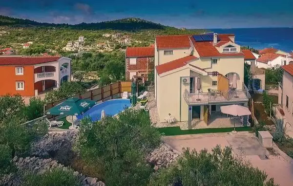 Отель, гостиница 255м² в Хорватии, Рогозница. Стоимостью 585000€ аренда фото-2