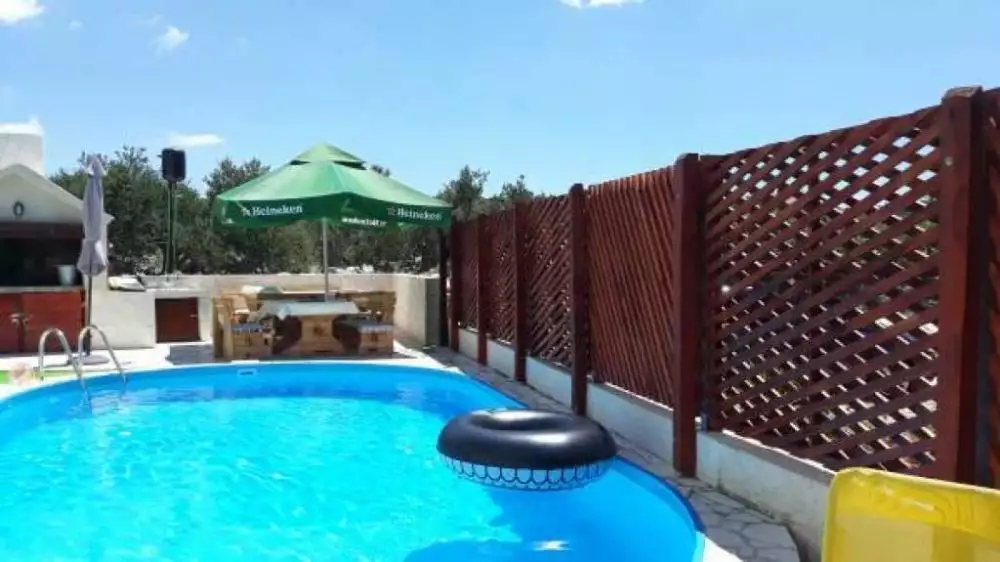 Отель, гостиница 255м² в Хорватии, Рогозница. Стоимостью 585000€ аренда фото-3