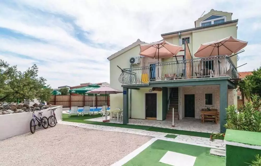 Отель, гостиница 255м² в Хорватии, Рогозница. Стоимостью 585000€ аренда фото-6