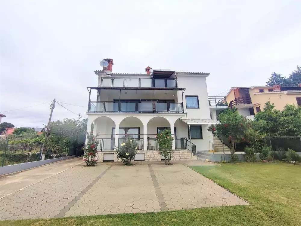 Отель, гостиница 273м² в Хорватии, Медулин. Стоимостью 800000€ аренда фото-2