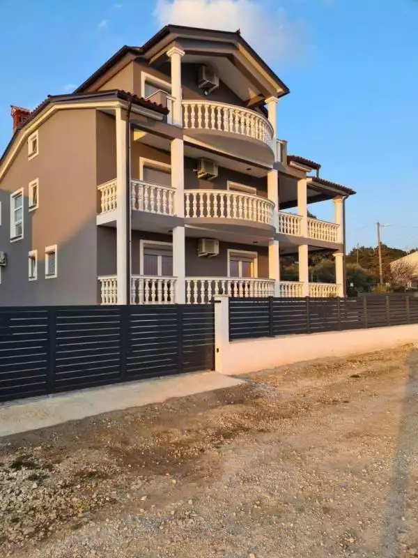 Отель, гостиница 225м² в Хорватии, Медулин. Стоимостью 1350000€ аренда фото-1