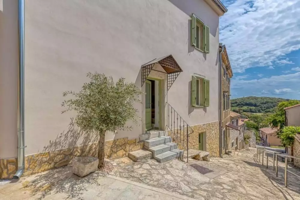 Отель, гостиница 120м² в Хорватии, Врсар. Стоимостью 571000€ аренда фото-3