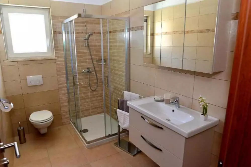 Отель, гостиница 560м² в Хорватии, Малинска. Стоимостью 1400000€ аренда фото-5
