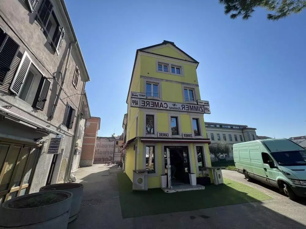 Отель, гостиница 240м² в Хорватии, Умаг. Стоимостью 1400000€ аренда фото-1