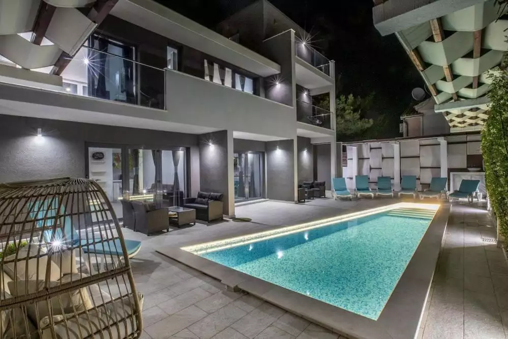 Отель, гостиница 350м² в Хорватии, Рогозница. Стоимостью 940000€ аренда фото-3