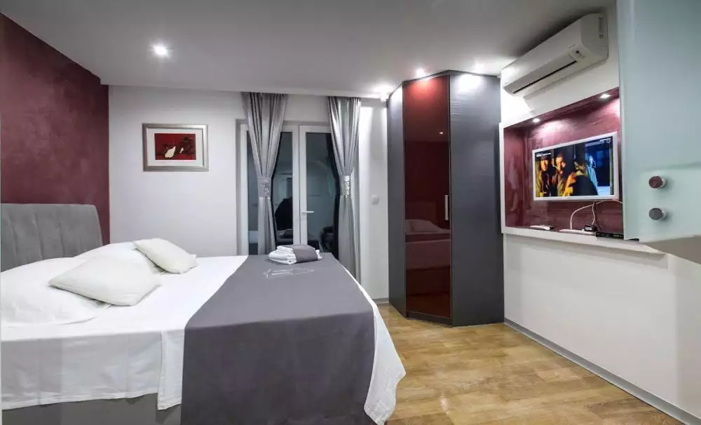 Отель, гостиница 350м² в Хорватии, Рогозница. Стоимостью 940000€ аренда фото-11