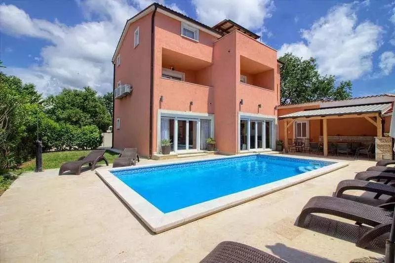 Вилла 360м² в Хорватии, Медулин. Стоимостью 800000€ аренда фото-1